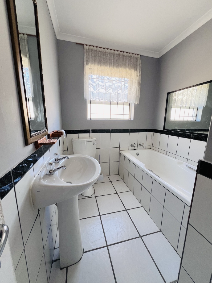 2 Bedroom Property for Sale in Pine Acres Western Cape